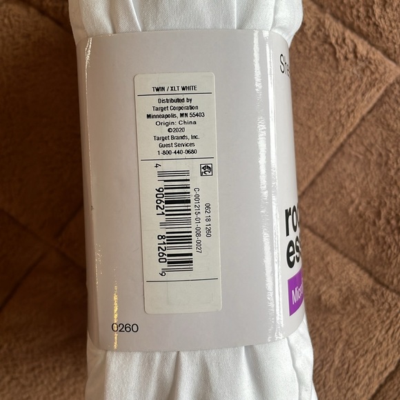 Room Essentials microfiber sheet set - Picture 4 of 5